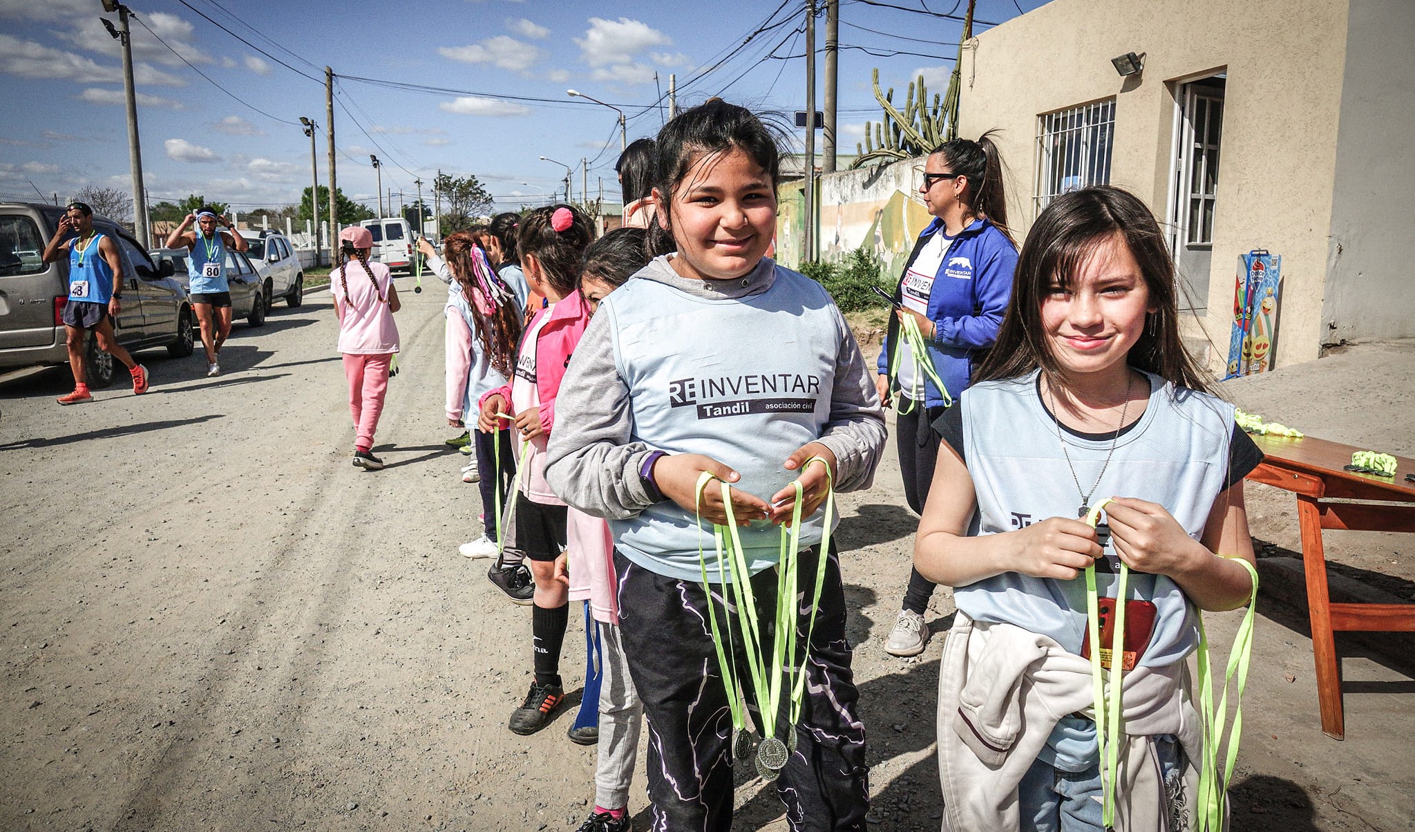 foto de un palo de hockey  el campo de juego